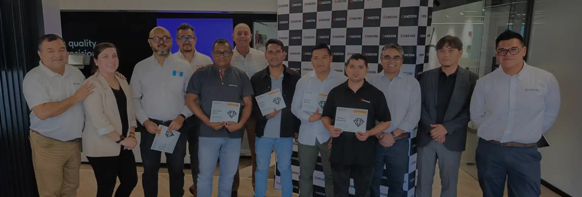 Especialista técnico de CODESA Perú ganador del Premio al Servicio Kyocera LAD 2025 durante la competencia técnica realizada en Kyocera Document Solutions Chile.